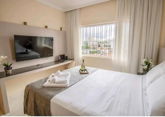 House For 12 People Near Aeroport