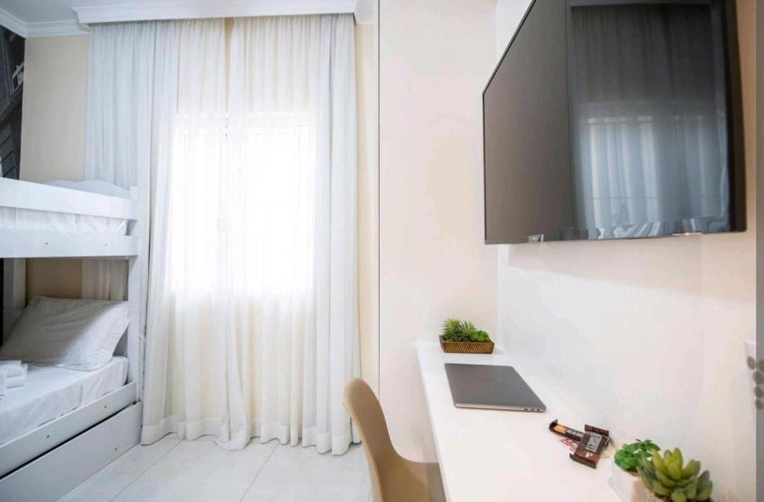 House For 12 People Near Aeroport Pousada *