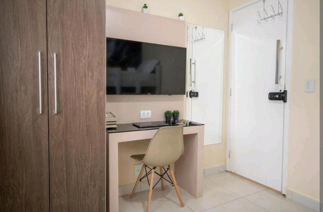 House For 12 People Near Aeroport Pousada
